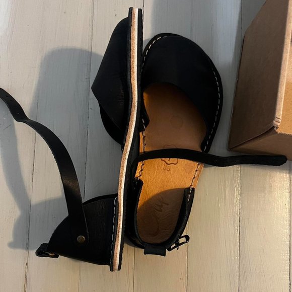 Size 5.5 Crupon Trevi Barefoot shoes - Picture 2 of 6